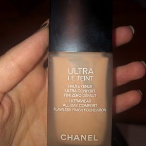 chanel ultra le feint foundation . shade B30.